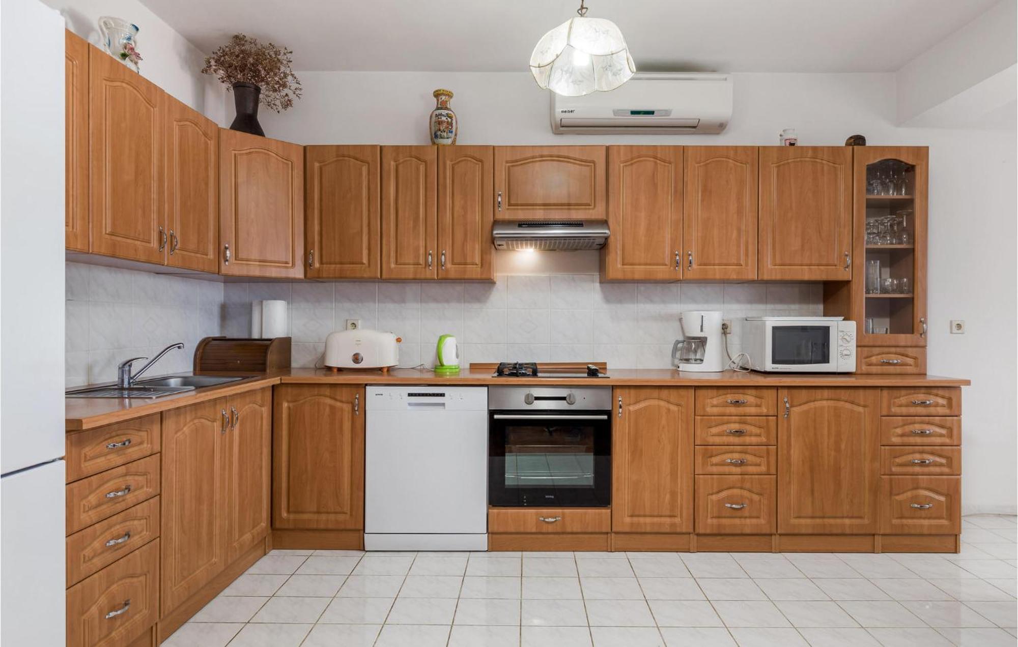 Nice Apartment In Sv,Juraj With Kitchen Sveti Juraj Eksteriør bilde