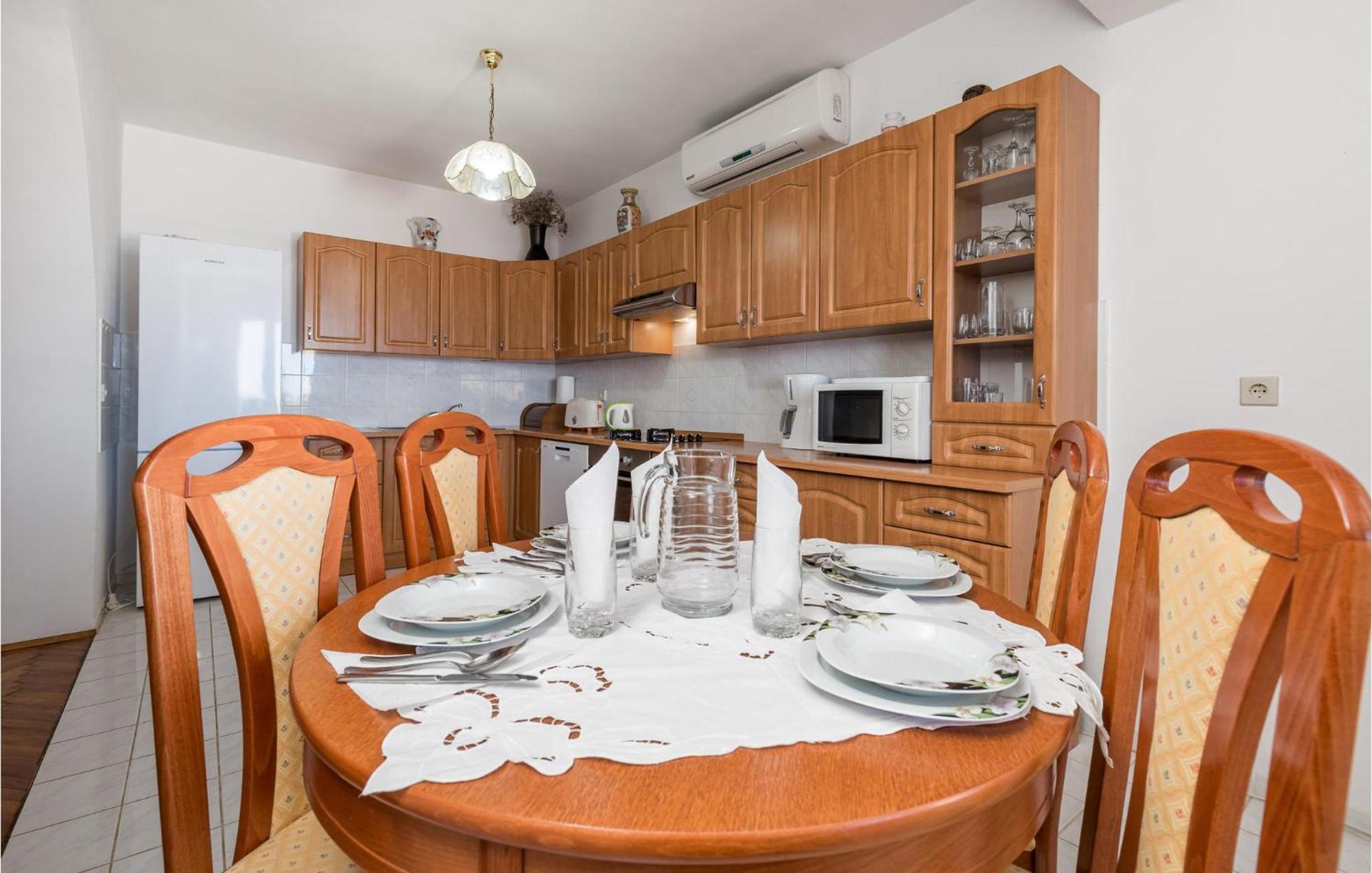 Nice Apartment In Sv,Juraj With Kitchen Sveti Juraj Eksteriør bilde