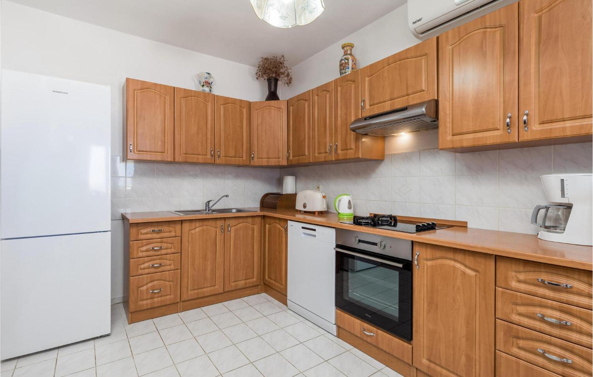 Nice Apartment In Sv,Juraj With Kitchen Sveti Juraj Eksteriør bilde
